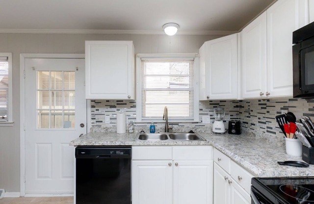 Large Remodeled Home w/screened porch and 2 car garage