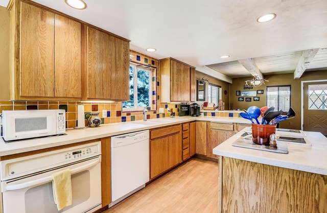 Large riverfront home with furnished deck & riverside firepit, minutes from town