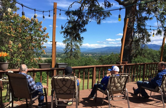 🏞 Large Scenic Home with Spectacular views!! Jacuzzi + Sleeps up to 8