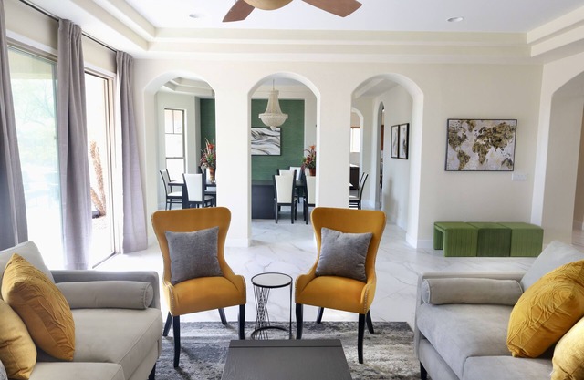 Large Spacious Home Mins from Arizona Athletics Grounds & Gilbert Regional Park.
