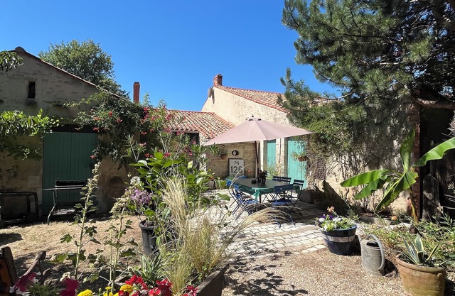 Large stone house with garden, near La Rochelle and beaches - 8pers