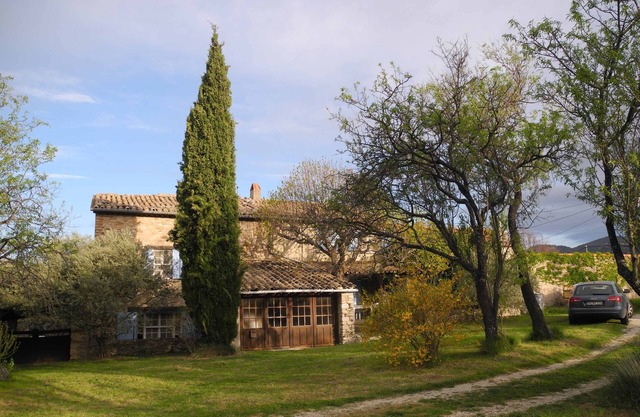 Large stone house with flair in Drôme provençale