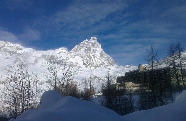 large studio 4 places in Cervinia, right on the slopes