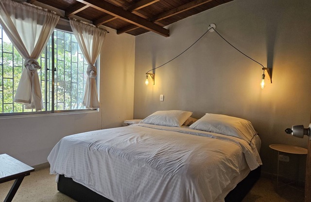 Large Studio Apartment With Balcony, Poblado