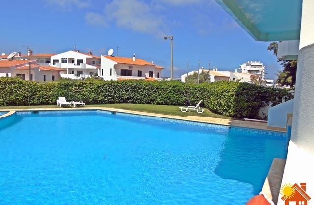 Large Studio Apartment, Sea views, pool and 10 min from the beach