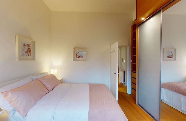 Large stylish 1bed located 1 min from tube station