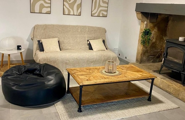 Large T2, cosy quiet 5 minutes from Sarlat. pets welcome