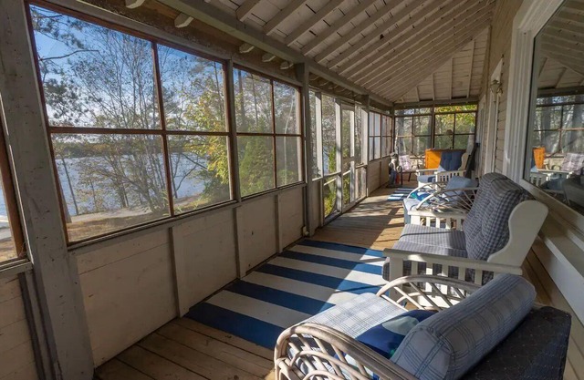 Large Three Bedroom Retreat Family Friendly Cottage