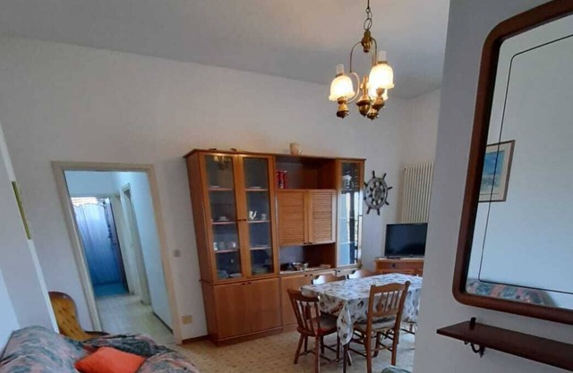Large three-room apartment on the front line