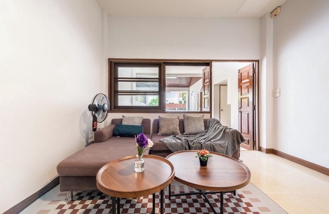 Large townhome in Bang Khen, Bkk 2-minute walk from BTS. 15-min from DMK Airport