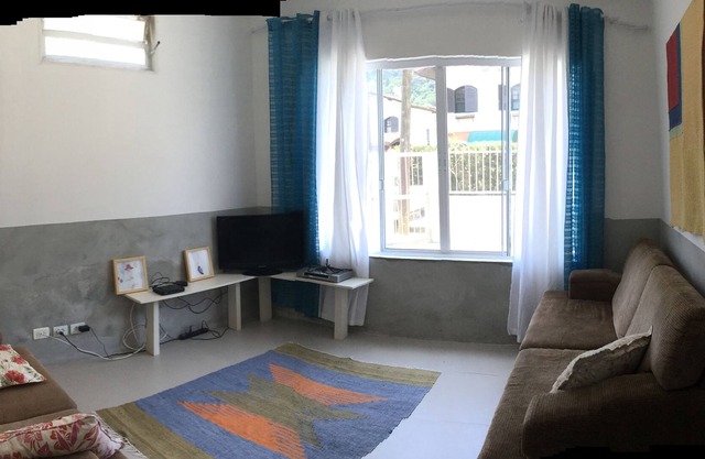 Large townhouse in quiet street for 12 people