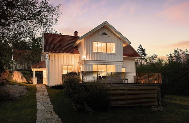 Large turn of the century villa with lake view - Near Gothenburg