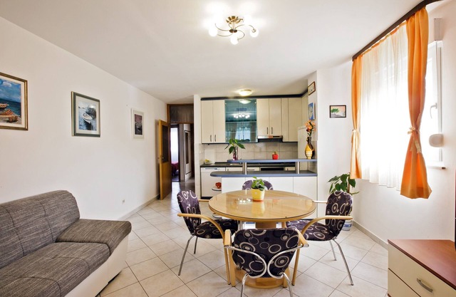 Large Two Bedroom Fully Equipped Apt With Free Parking near Split&Trogir Riviera
