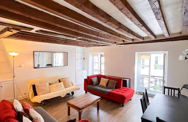 Large, typical apartment in Montparnasse