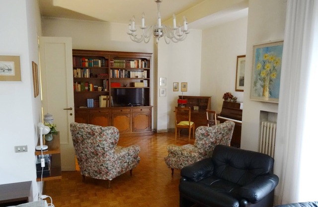 Large Upscale Apartment in Florence