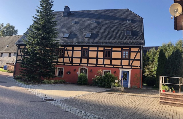 Large vacation apartment in the Erzgebirge with 3 bedrooms and garden area