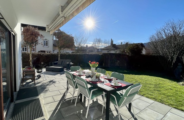 Large vacation apartment with sauna, terrace, garden and open fireplace