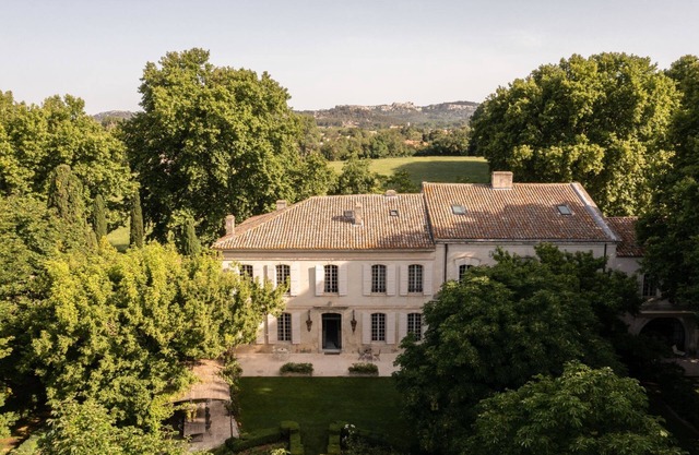 Large Villa Rental near Les Baux-de-Provence, Pool, Spa, Huge garden