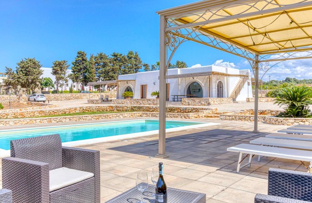 Large villa (2 apt) with pool & rooftop jacuzzi