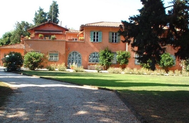 Large villa for rent in Rome