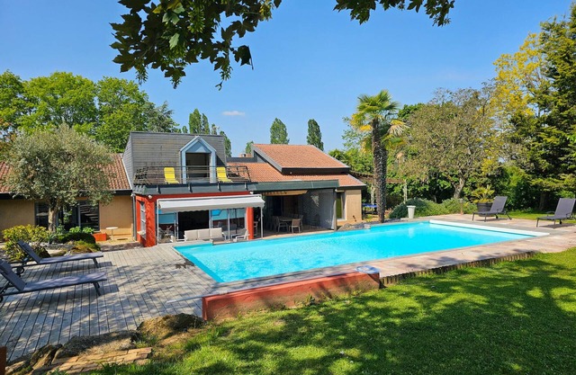 Large villa with heated pool and jacuzzi for 15 people