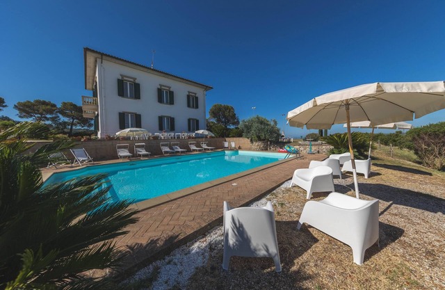 Large villa with pool,tennis court,barbecue,wonderful view.Village walk distance