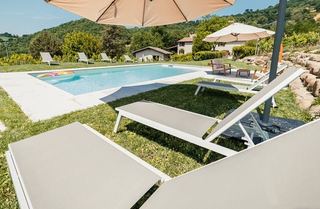 Large villa with private pool near Urbino