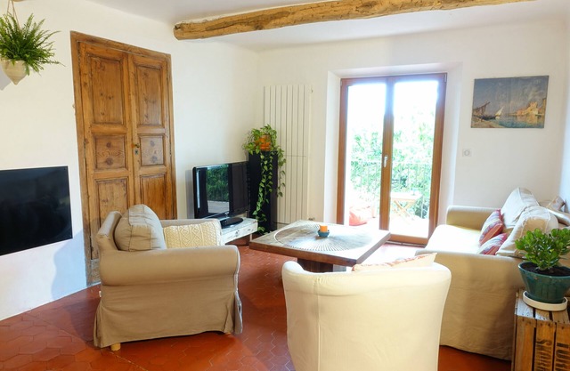 Large village house 200 m² quiet, comfortable