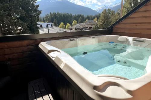 Large Village loft with Private Hot Tub and Private Sauna