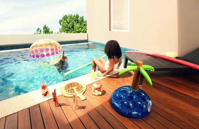 Large VIP Bedroom in Deluxe Pool CliffHanger Villa