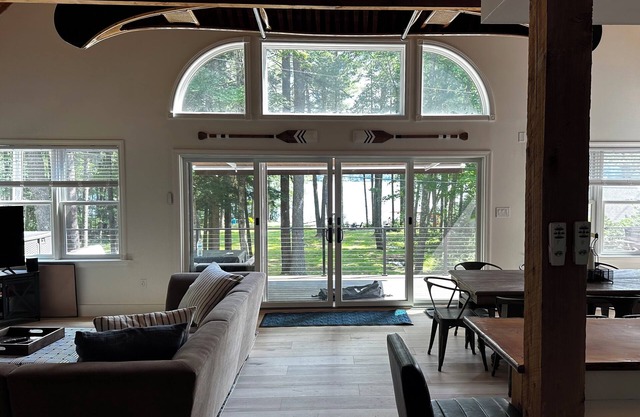 LARGE Waterfront Sandy Bottom Lake House on Brandy/Long Lake