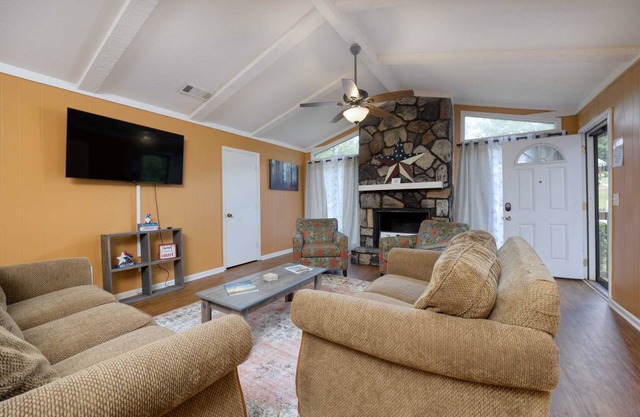 Large Yard, Cabin in the Woods! - Columbus Retreat