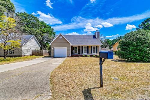 Large Yard, Office Space Fayetteville Family Home