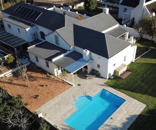Largest one bed apartment & private pool in the Hoek