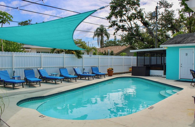 Largo Family Oasis: Private Pool & Hot Tub!