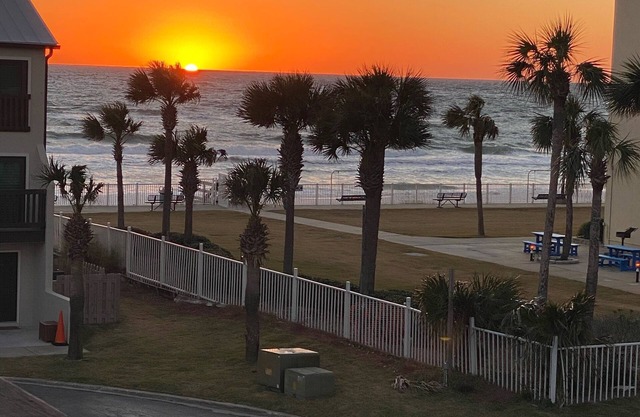 LARGO MAR - GATED COMMUNITY -nJUST STEPS TO THE BEACH !