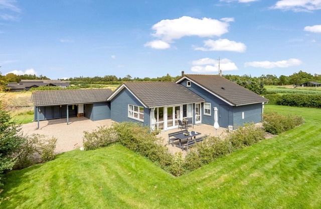"Lari" - 600m from the sea by Interhome