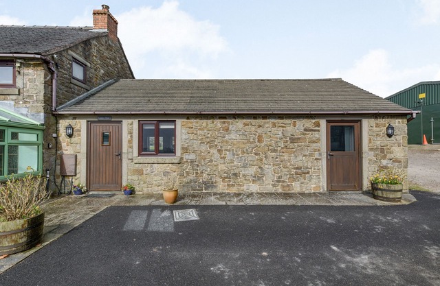 LARK'S RISE COTTAGE, family friendly, with a garden in Bottomhouse