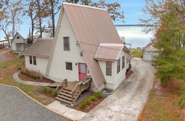 Larkspur Lodge on Scenic Toledo Bend Lake