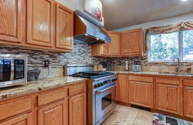 Larkspur Trail 3 Bedroom Home by RedAwning