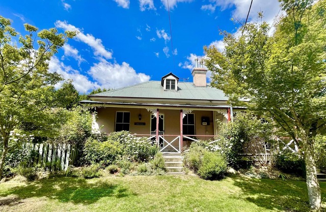 Larsen Cottage 2 - Historic Original Henry Lawson Family Cosy Cottage