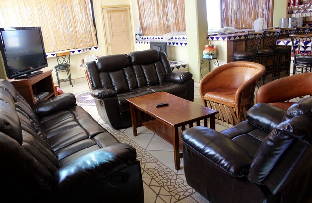 Las Gaviotas 402 Mid-century Ocean View Apartment