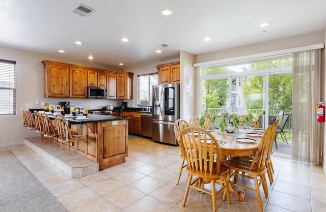 Las Palmas 1805 Shared Pool and Hot Tub, Great Clubhouse Amenities