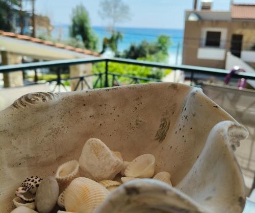 Las sirenas maisonnettes by the beach groundfloor and semi basement