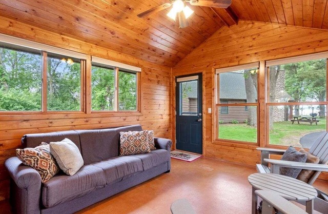 Last Minute Availability! Lakeside Cabin Retreat Gull Lake