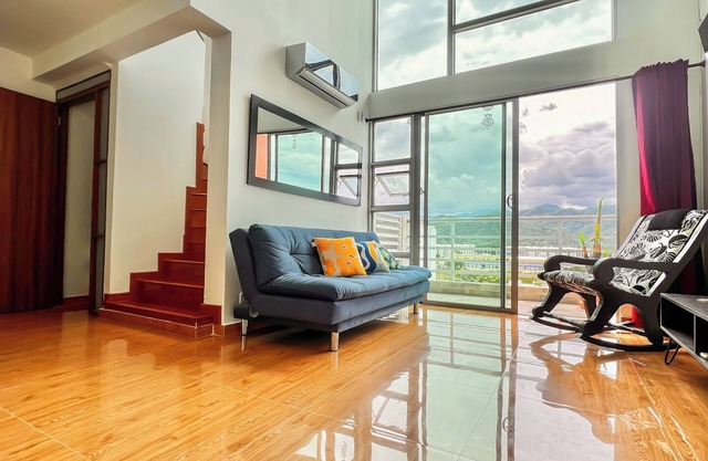 LAST-MINUTE DEAL! Huge - 2 Story Penthouse, Pets OK, 24 hr Security and Pool!