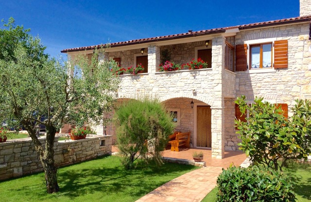LAST MINUTE - HOLIDAY HOUSE MANUEL 2 Istrian stone house in a quiet vacation resort