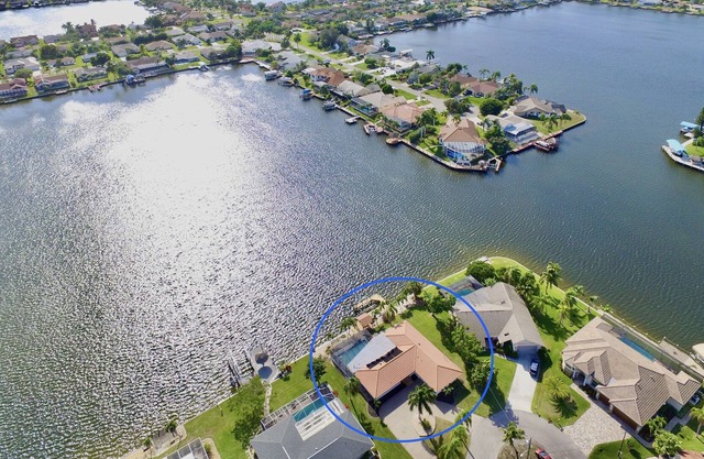 LAST MINUTE Villa White Pelican-in great location on 8 lakes, heat. pool, kayaks