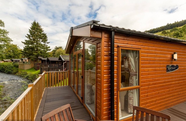 LATTERBARROW LODGE, pet friendly, with a garden in Windermere