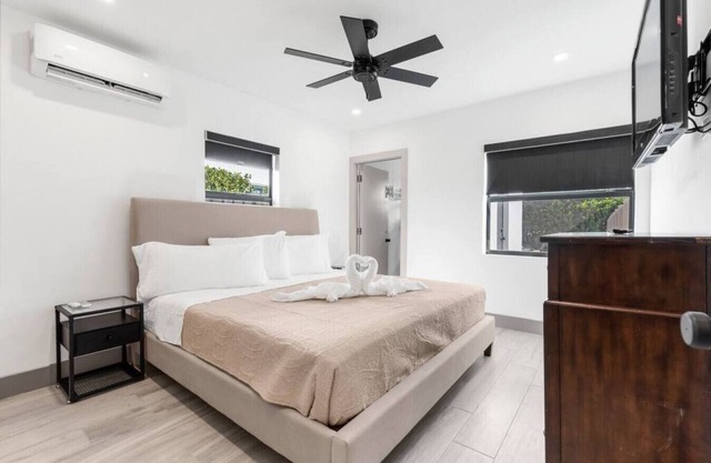 Lauderdale Modern 1 Bedroom 1 Bathroom with Private Backyard